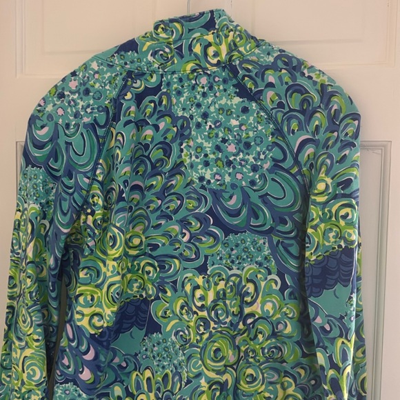 Like New swirl Lilly Pulitzer Skipper Top - Picture 6 of 7